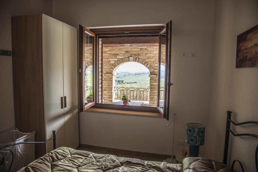 Dimora Rosso Piceno Acomodação com café da manhã Offida Quarto foto