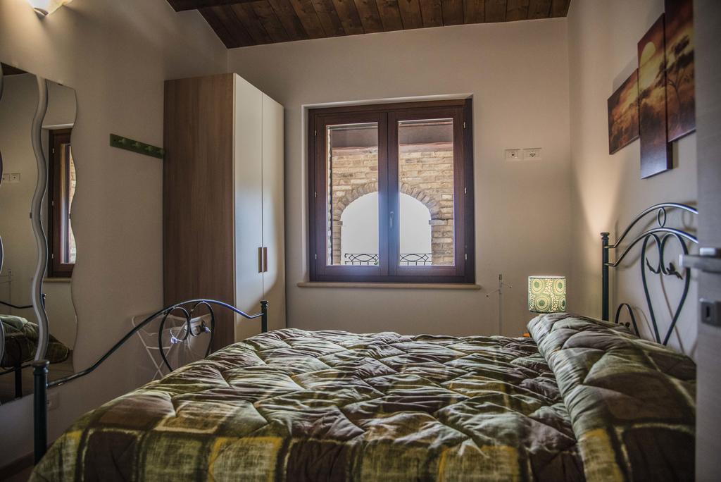 Dimora Rosso Piceno Acomodação com café da manhã Offida Quarto foto